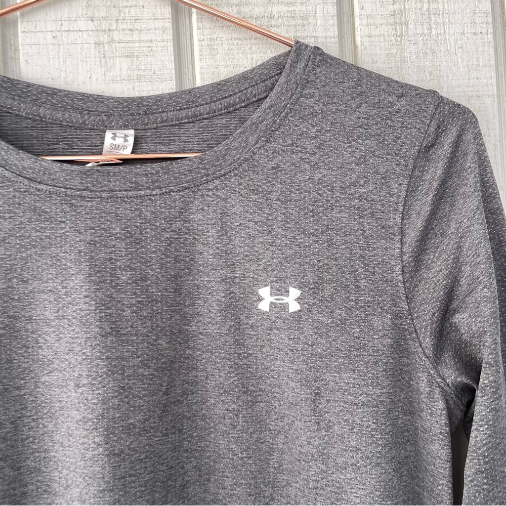 🩶 Under Armour HeatGear Grey Base Layer Top S Athletic Athleisure - Picture 2 of 5